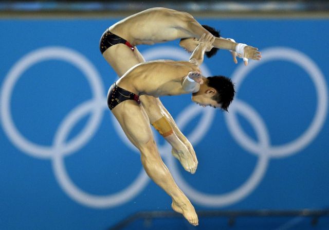 Κινεζική υπεροχή στις καταδύσεις, χρυσό και στα 10μ συγχρονισμένων στους άνδρες